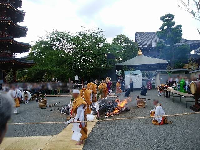 ペット(犬)と一緒に川崎大師火渡り修行_1