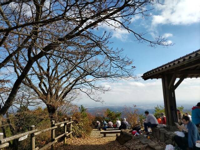 御岳山から日の出山へ　頂上でのカップラーメンは最高だった!!_17