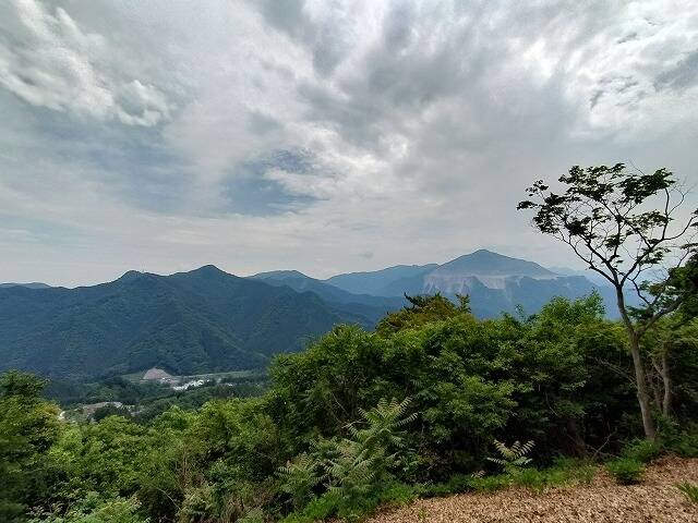 あしがくぼ山の花道駐車場から日向山(埼玉)へプチ登山_13